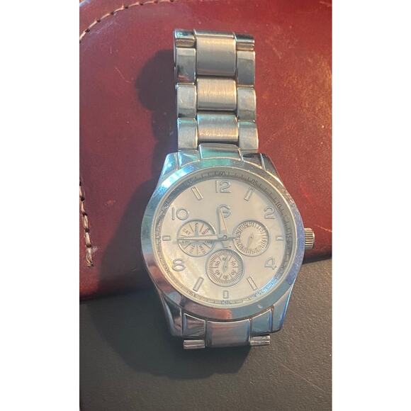 Women's Gossip G Watch, Silver Tone Chrono Style, New battery - Picture 1 of 3